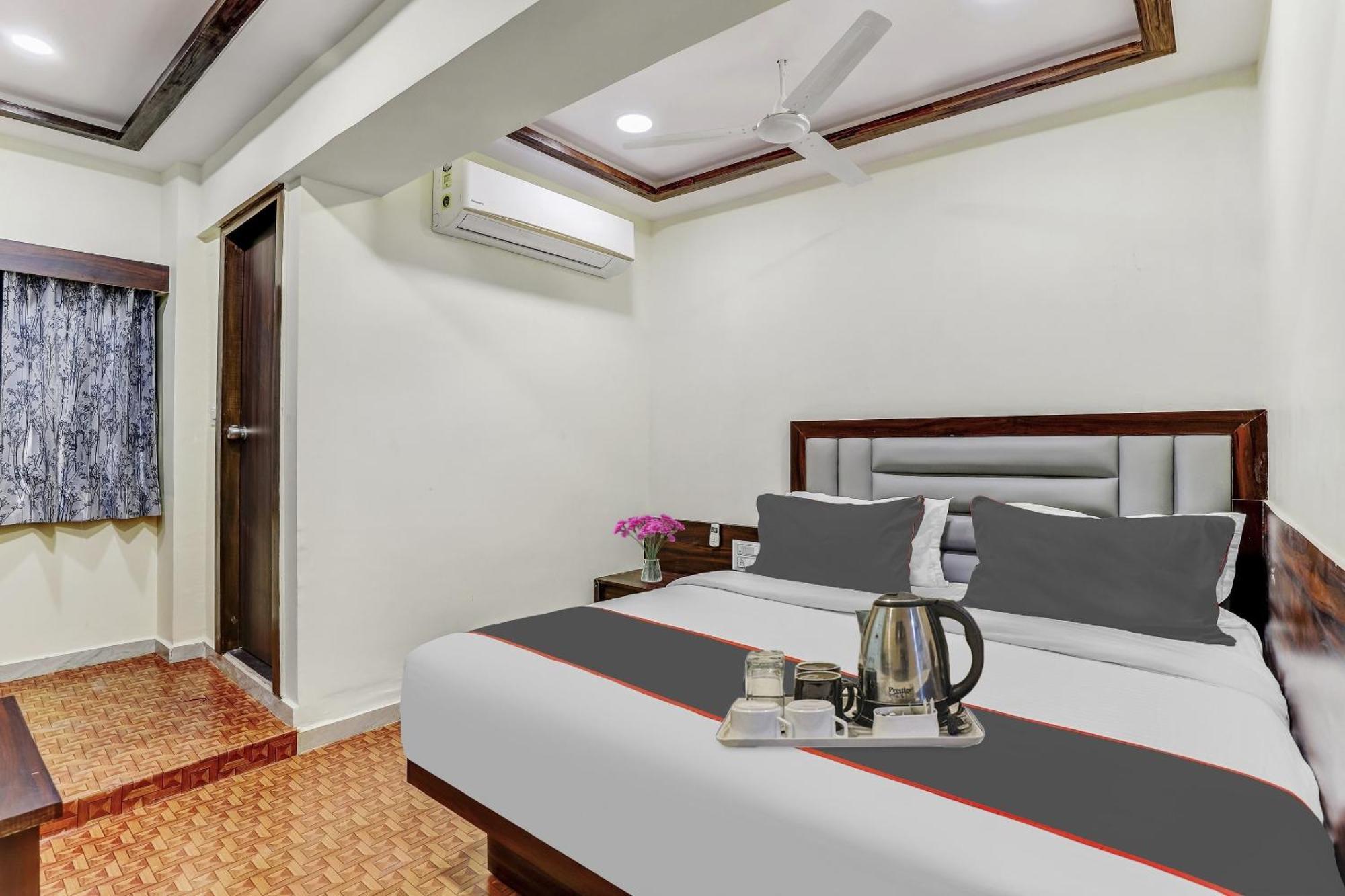Hotel Collection O Laxmi Kuber Utrān Exteriér fotografie