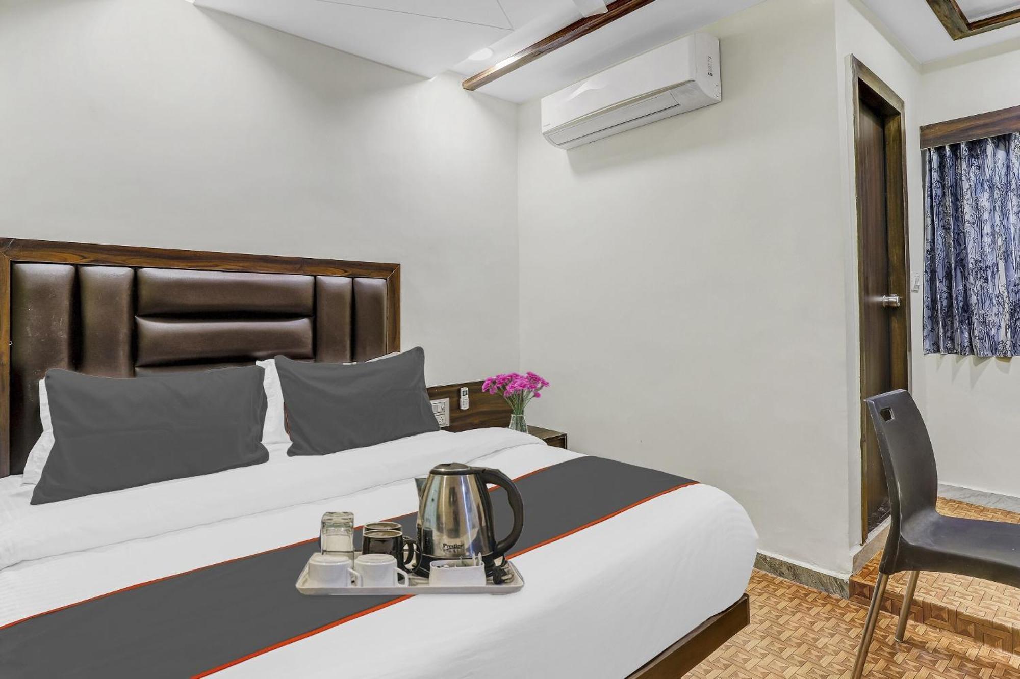 Hotel Collection O Laxmi Kuber Utrān Exteriér fotografie