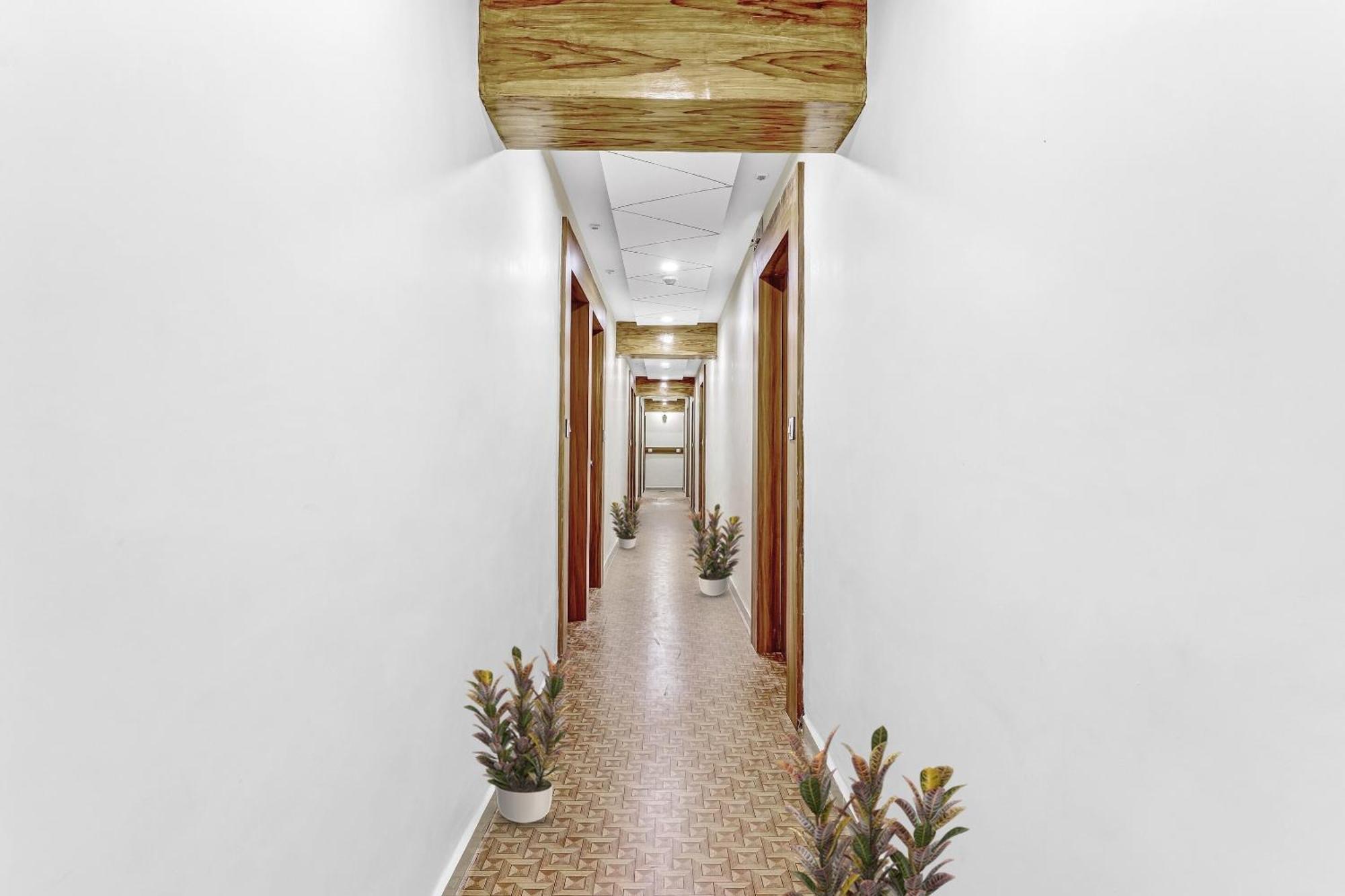 Hotel Collection O Laxmi Kuber Utrān Exteriér fotografie