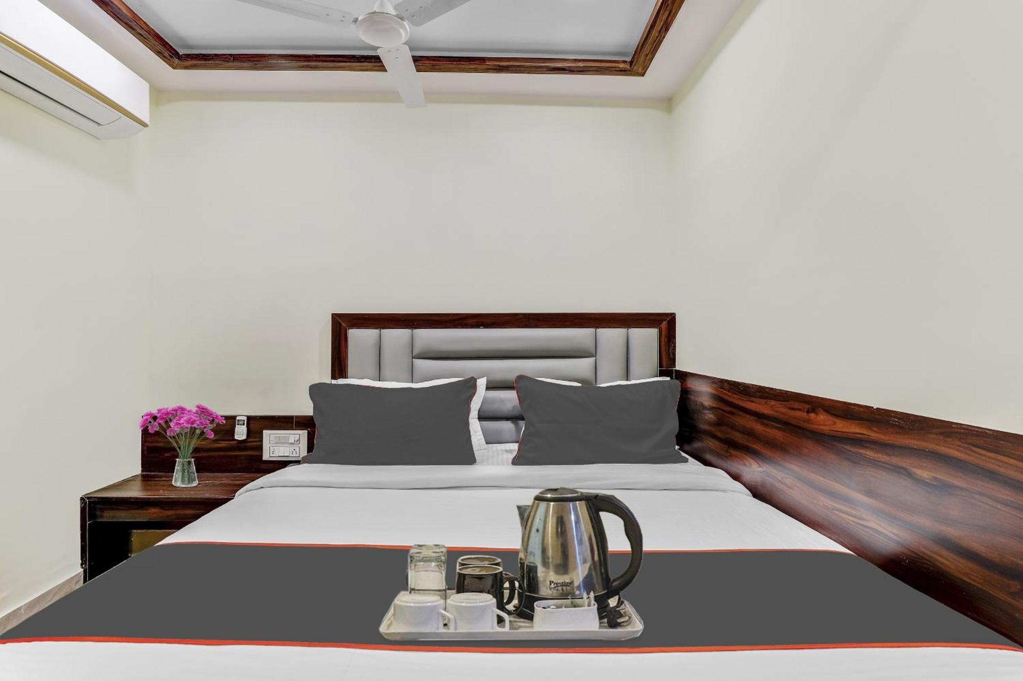 Hotel Collection O Laxmi Kuber Utrān Exteriér fotografie
