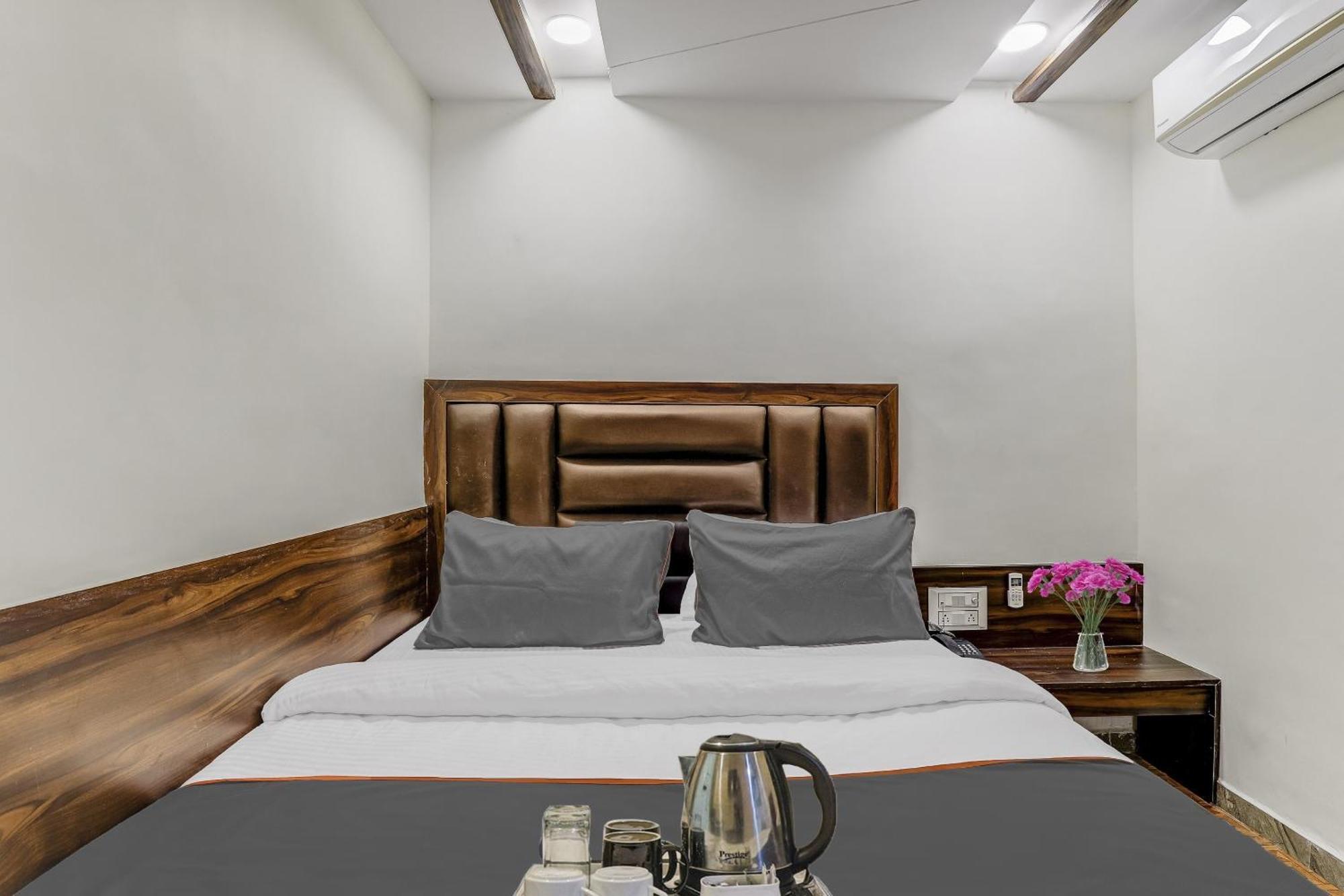 Hotel Collection O Laxmi Kuber Utrān Exteriér fotografie