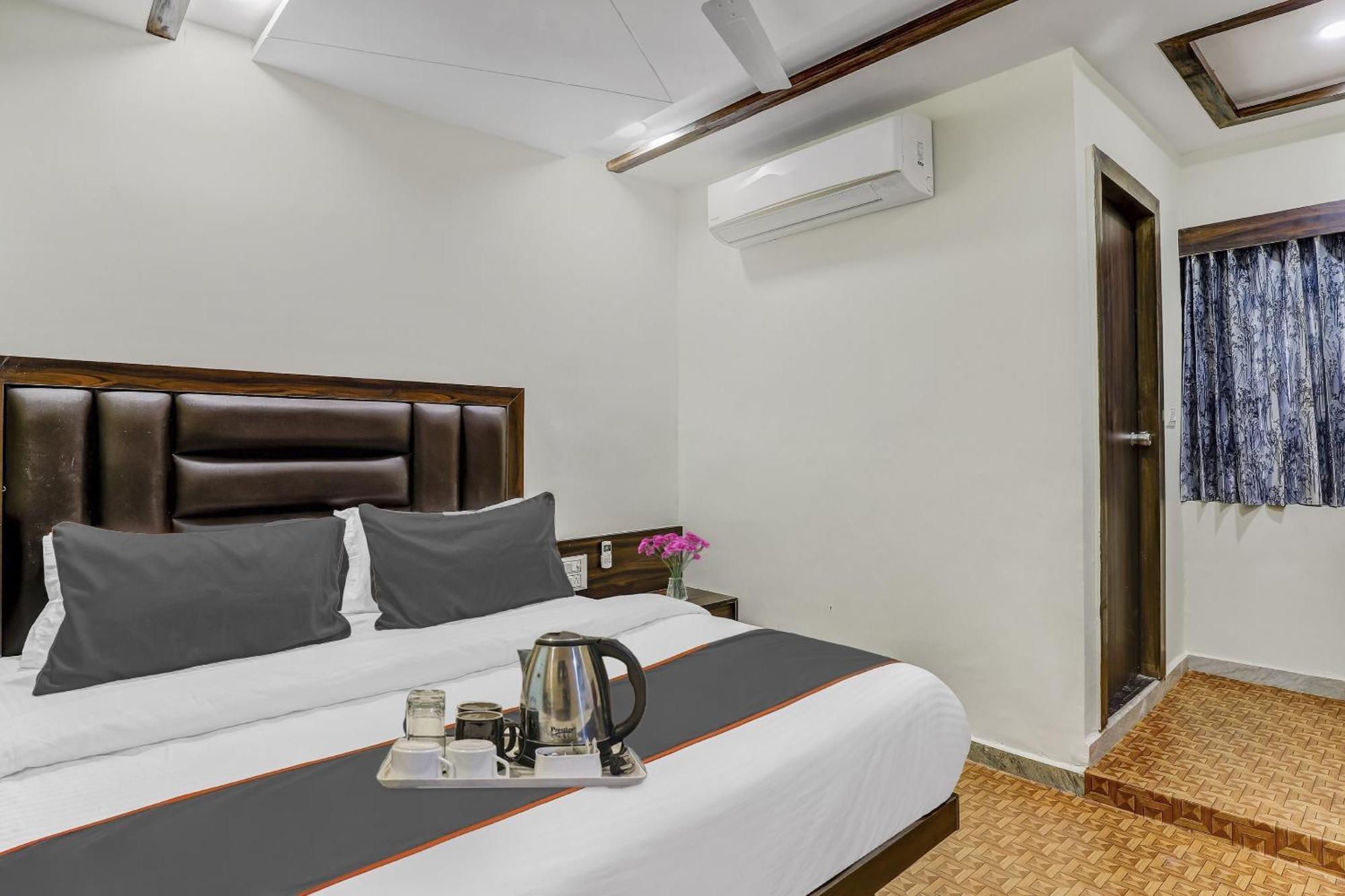 Hotel Collection O Laxmi Kuber Utrān Exteriér fotografie